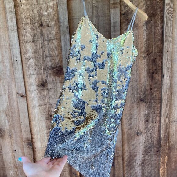 Cupcakes & Cashmere Candace V-neck Silver Sequin Slip Mini Dress-Snake-print - Picture 5 of 14